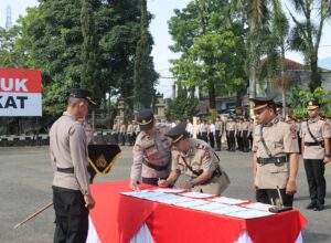 Kapolres Garut Pimpin Upacara Sertijab Wakapolres dan Kapolsek Jajaran Serta Pelepasan Purna Tugas Personel Polri