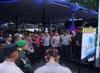Guna Memastikan Kondisi Tetap Aman dan Kondusif, Plt. Kapolrestabes Bandung Kombes Pol Adiwijaya, S.I.K. Pimpin Langsung Apel Pelayanan Pengamanan Euforia dan Kekecewaan Suporter Persib