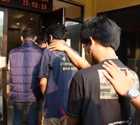 Komplotan Pencurian Kekerasan Modus Tuduh Korban Aniaya Keluarga Dibekuk Polsek Cengkareng