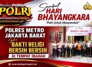 Jelang Hari Bhayangkara ke-80, Polisi dan Masyarakat Gotong Royong Bersihkan Tempat Ibadah Di Jakarta Barat