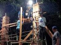 Warga Liku Mulya Sakti Gotong Royong Bangun Tiang Teras Masjid Al-Taqwa