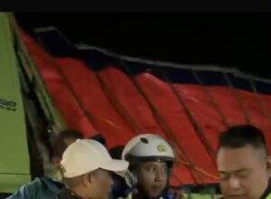 Polisi Lakukan Evakuasi Laka Lantas di Malangbong