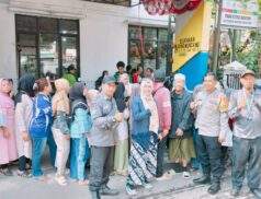 Bhabinkamtibmas Polsek Bandung Kulon Monitoring Penyaluran Bantuan Pangan di Warung Muncang