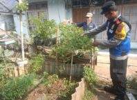 Bhabinkamtibmas Pasir Biru Monitoring Program Ketahanan Pangan di Buruan Sae