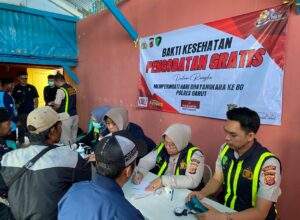 Sambut Hari Bhayangkara ke-80, Polres Garut Berikan Pengobatan Gratis Untuk Ratusan Warga Cilawu