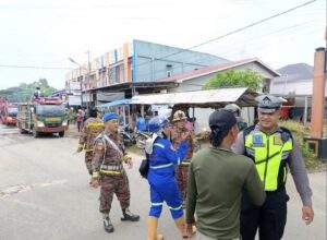 Pamapta Polres Singkawang Mendatangi Lokasi Kebakaran Empat Unit Ruko di Jalan Pramuka