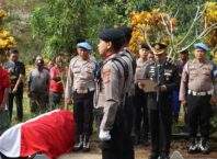 Penghormatan Terakhir Kepada IPTU Purwahyo Tulus Widodo Diberikan Polres Ciamis Melalui Upacara Pemakaman Kedinasan