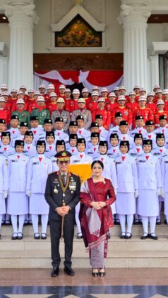 Kapolda Jambi Hadiri Upacara Pengibaran Duplikat Pusaka Bendera Merah Putih HUT ke-81 RI