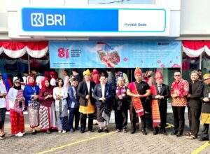 Semarak HUT RI ke-81, BRI Kantor Cabang Pondok Gede Gelar Upacara dan Beragam Perlombaan