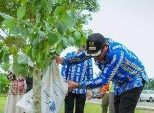 Ganti Karangan Bunga Dengan Bibit Pohon, Bupati Asri Ludin Tambunan Teladan Pemimpin yang Bijaksana, Disiplin, dan Penuh Tanggung Jawab