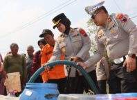 Kemarau Melanda, Polres Pekalongan Kota Hadir Salurkan Air Bersih Bagi Warga Tirto