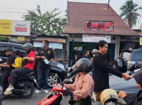 Turun ke Jalan, IPB Jambi Gelar Aksi Sosial Bagikan Masker Kepada Pengendara