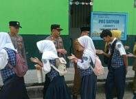 Polisi Peduli Pendidikan (POLDIK), Kapolsek Jawilan Jadi Pembina Upacara di SMPN 1 Jawilan