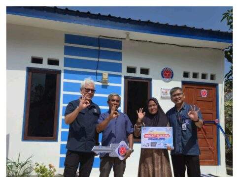 Bangun Rumah Tukangku Semen Tiga Roda Resmi Ditutup, Rumah ke-32 Diserahkan Kepada Bang Ipin