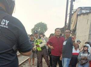 Polsek Cicendo Amankan TKP Kejadian Kecelakaan Kereta Feeder Yang Menyebabkan Korban Meninggal Dunia