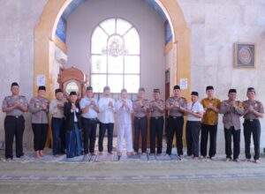 Bukan Sekadar Ibadah, Momen Hangat Irwasda Polda Jabar Berbaur dengan Jemaah di Safari Jumat Batununggal