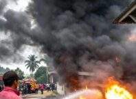 Dugaan Kebakaran Tiga Rumah Jaharun Permai dan Tiga Sepeda Motor Terdampak di Lokasi Penimbunan Pengoplosan BBM Solar , Pertalite Subsidi, Warga Minta Polisi Segera Lakukan Tindakan Tegas.
