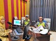 Lewat Dialog Interaktif Radio Kota Batik, Satlantas Ajak Masyarakat Tertib Berlalu Lintas